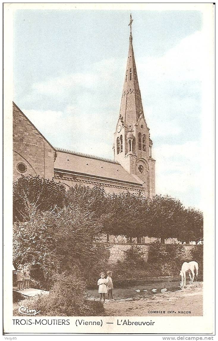 86 - TROIS MOUTIERS - Belle Vue Animée De L'Abreuvoir ( Enfants , Cheval S'abreuvant ) - Les Trois Moutiers