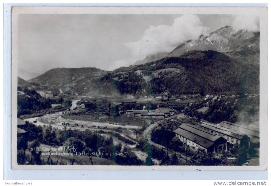 518. UGINE ET L'ARLY - Au Fond à Droite LA BELLE ETOILE - USINES - Ugine