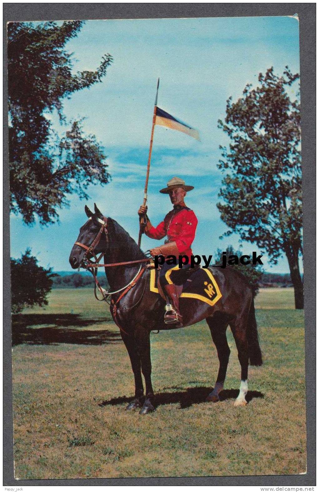 Canada Police RCMPRoy Al Canadian Mounted - Gendarmerie, On Horseback & Flag - Benjamin News Company Montreal - Policia – Gendarmería