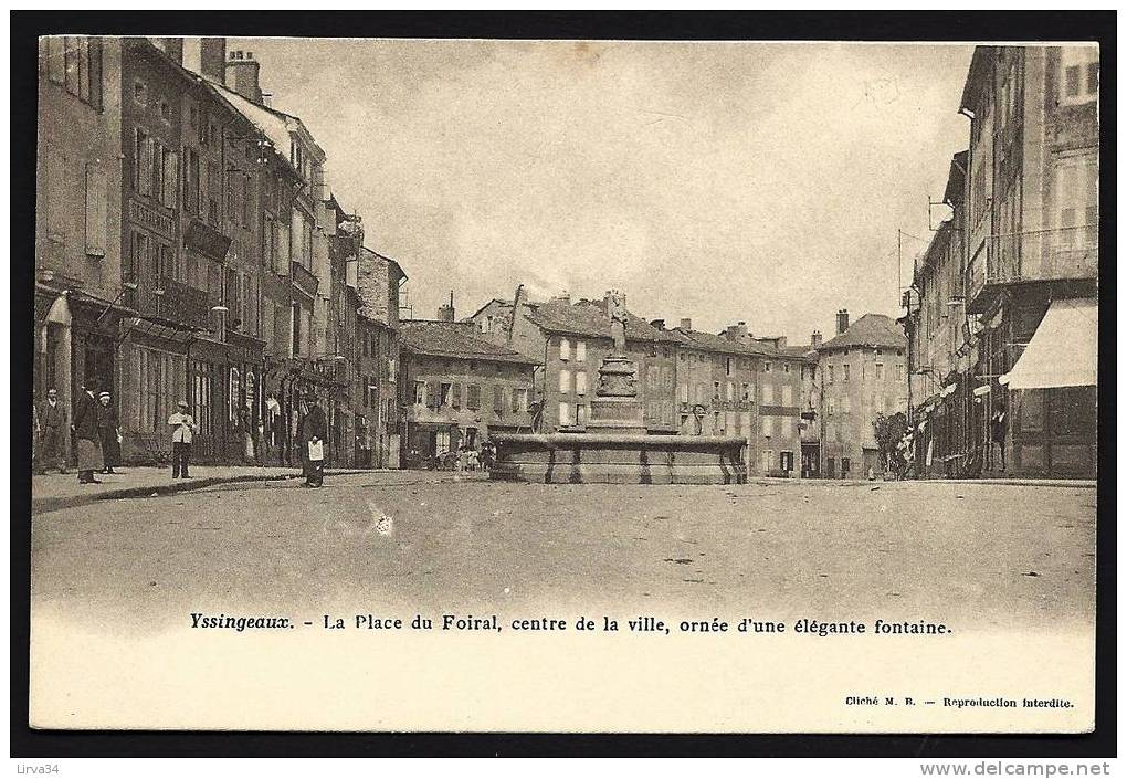 CPA PRECURSEUR- FRANCE- YSSINGEAUX (43)- LA PLACE DU FOIRAIL ET LA FONTAINE EN 1900- GROS PLAN- BELLE ANIMATION- - Yssingeaux