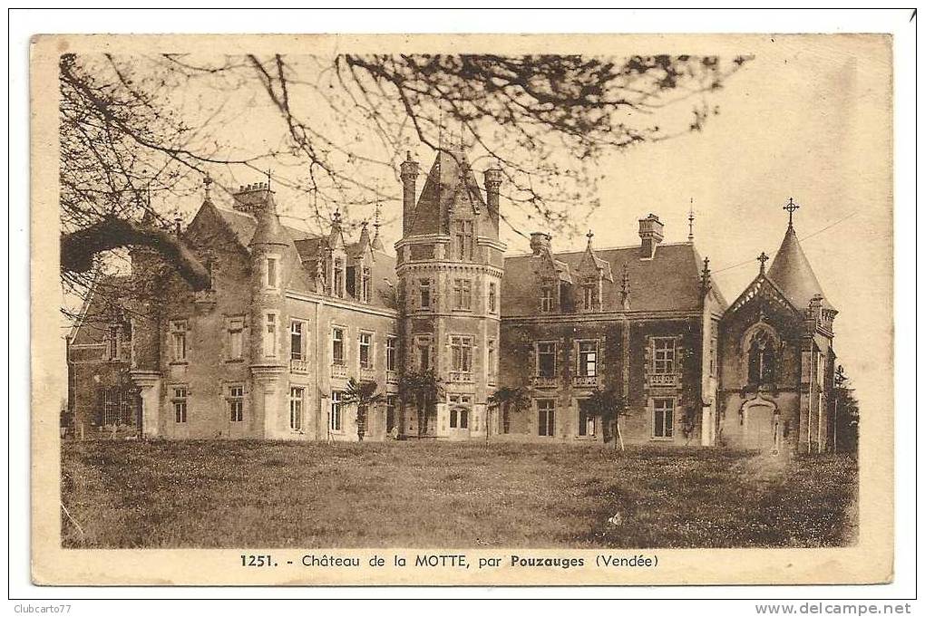 Pouzauges (85) : Le  Château De La Motte Env 1937 (animée). - Pouzauges