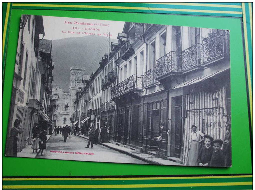 Rare  Cpa Dép (31) Luchon La Rue De L'hotel De Ville___((tres Bon)) - Luchon