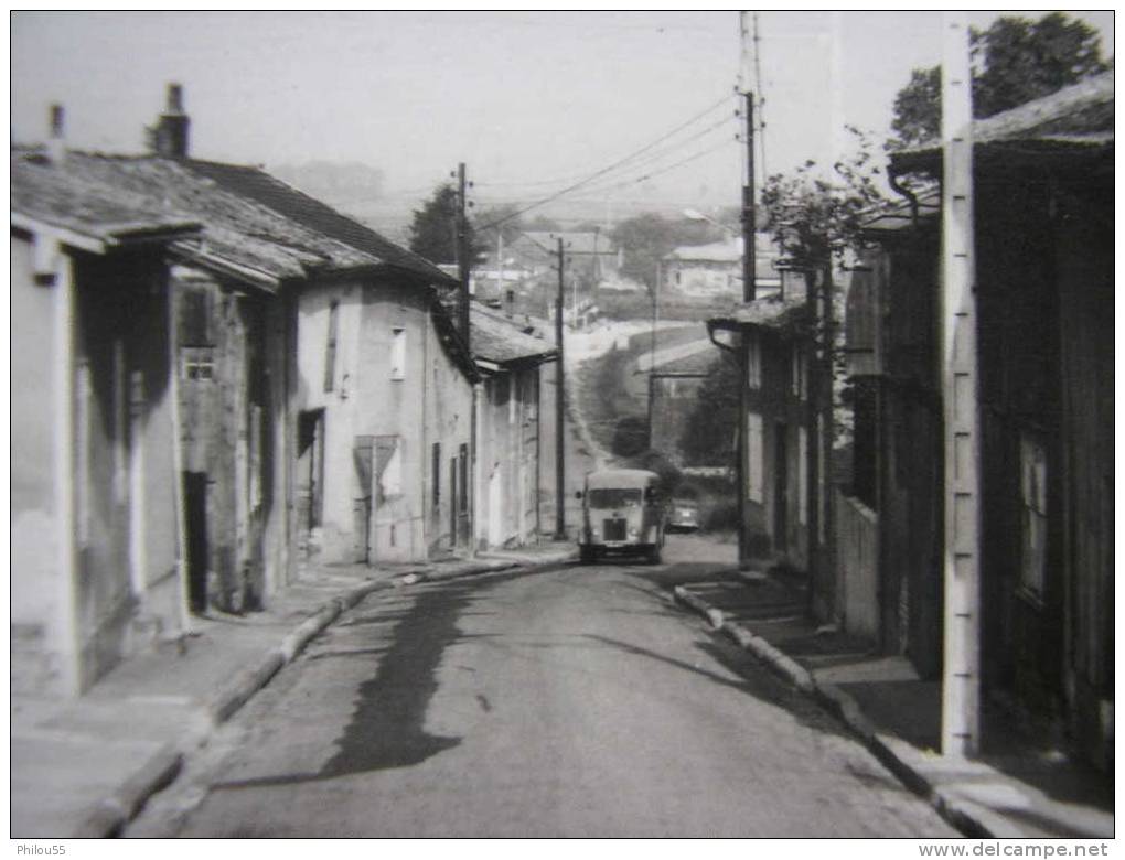 RARE Cpsm 51 GIVRY En ARGONNE ,  Rue De La Champagne   Voitures Anciennes - Givry En Argonne