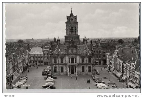 Delft - Stadhuis - Met Oude Auto's - Delft