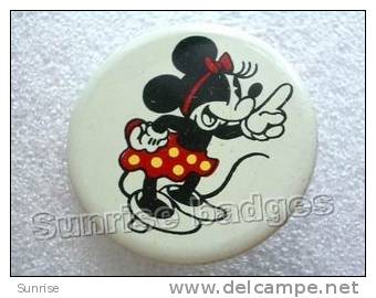 Cartoon Film Disney: Mimi Mouse / Old Soviet Badge USSR 50_d2701 - Disney