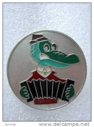 Cartoon Film Soviet: Crocodile Gena (russia Fairy Tale ) / Old Soviet Badge USSR _50_u8569 - Disney