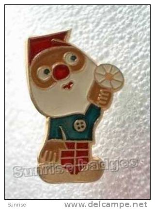 Cartoon Film Soviet: Gnome (russia Fairy Tales Hero) / Old Soviet Badge USSR _66_u3953 - Disney