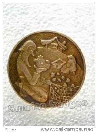 Cartoon Film Soviet: Gold Fish (fairy Tale, A. S. Pushkin) / Old Soviet Badge USSR _66_u3939 - Disney