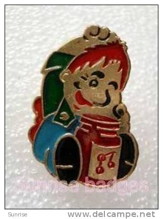 Cartoon Film Soviet: Karlson / Old Soviet Badge USSR _80_u5404 - Disney