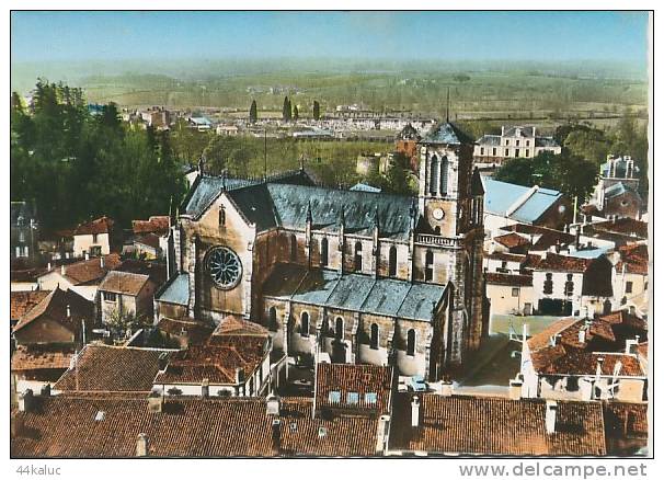 MONTAIGU En Avion Au-dessus De ... L´Eglise - Montaigu