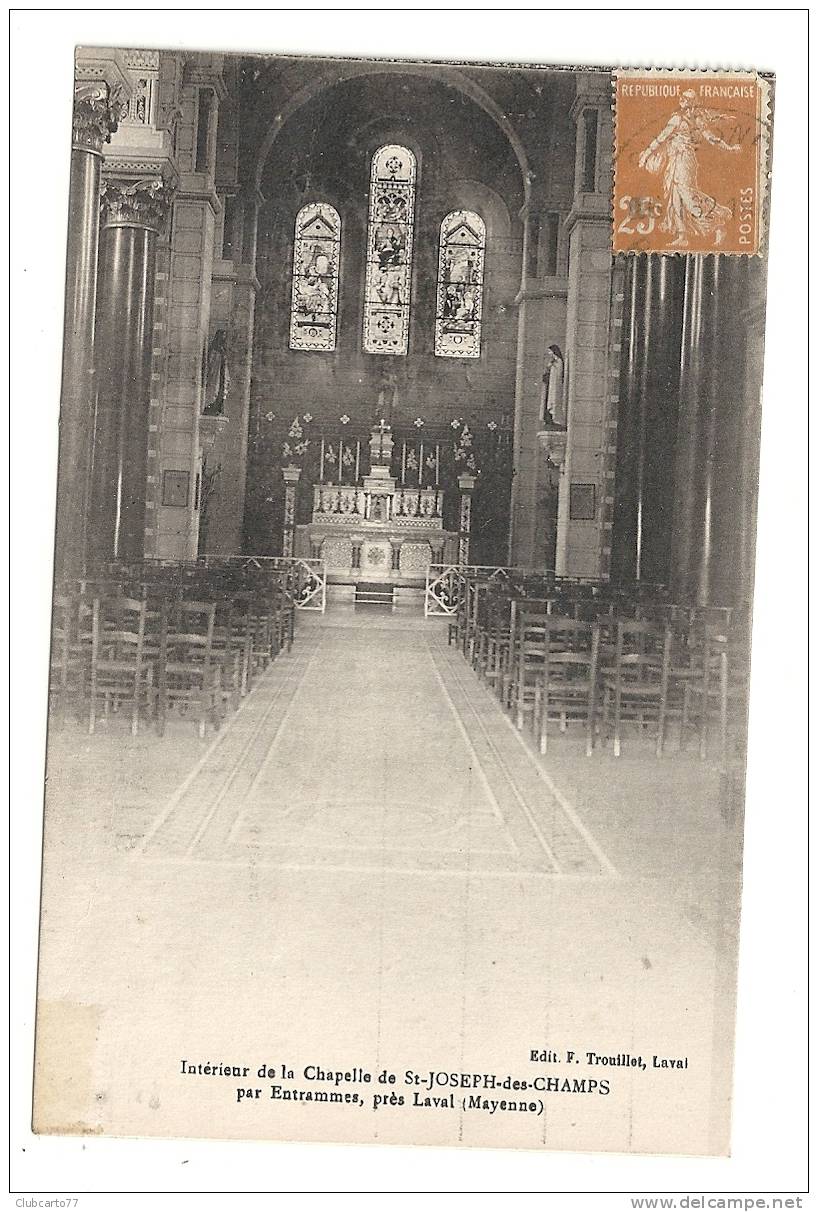 Entrammes (53) : L'intérieur De L'église De Saint-Joseph-des-Champsen 1921. - Entrammes