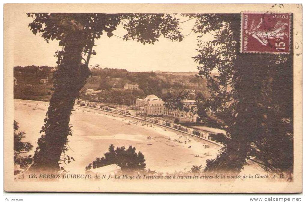 PERROS-GUIREC - La Plage De Trestraou Vue à Travers Les Arbres De La Montée De La Clarté - Perros-Guirec