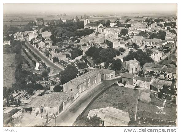 CHAILLE LES MARAIS  En Avion Au-dessus De... Vue Générale Du Bourg - Chaille Les Marais