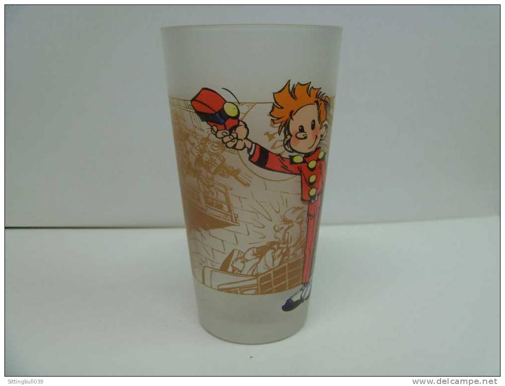 TOME Et JANRY. VERRE PUB QUICK. SPIROU, ROBBEDOES Vous Salue ! Verre Dépoli, Dessin Sérigraphié. Dupuis 2001. - Advertisement