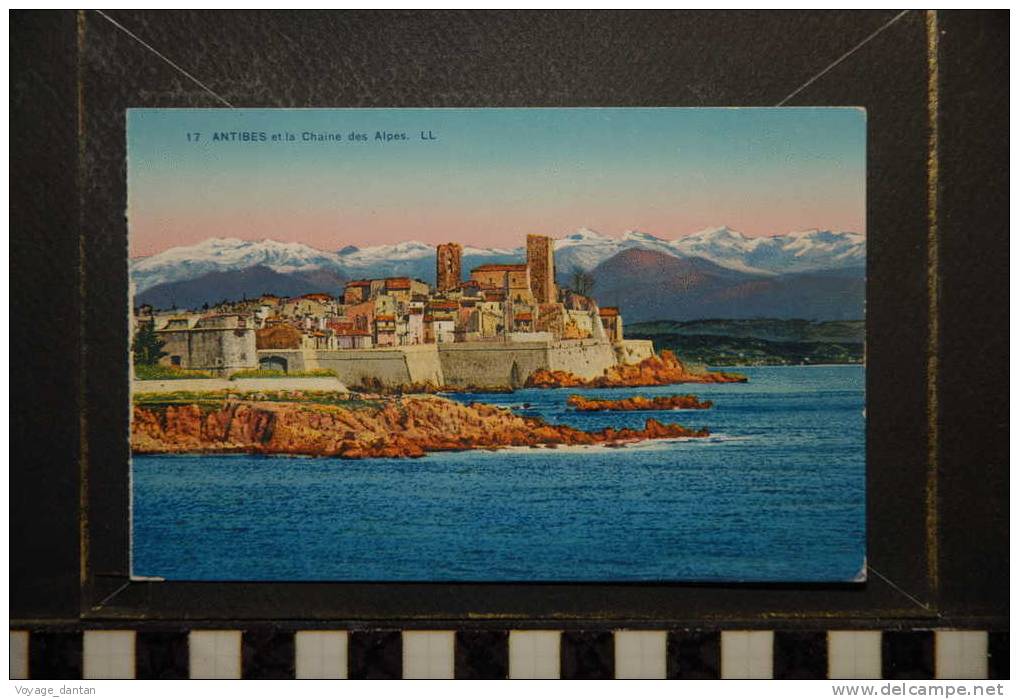 ANTIBES  ET LA CHAINE DES ALPES - Antibes - Oude Stad