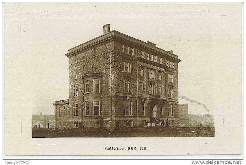 Rppc - CANADA - NEW BRUNSWICK - ST. JOHN - Y.M.C.A. BUILDING - MEN STAND ABOUT - CIRCA 1910 - St. John