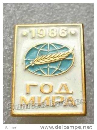 International Year Of Peace 1986y UNESCO / Old Soviet Badge USSR _61_c3056 - Celebrities