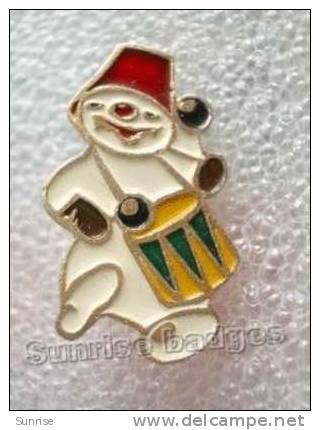 Celebration New Year, Christmas. Snow Man (Ded Moroz Friend And Helper) / Old Soviet Badge USSR _66_c3974 - Noël