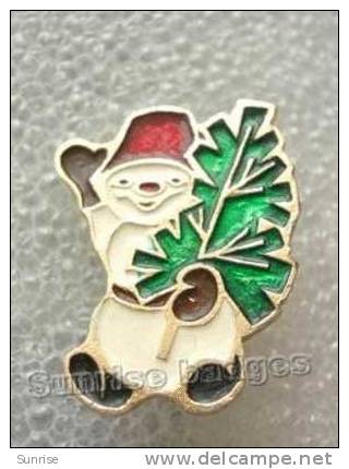 Celebration New Year, Christmas. Snow Man And Christmas Tree / Old Soviet Badge USSR _66_c3965 - Weihnachten