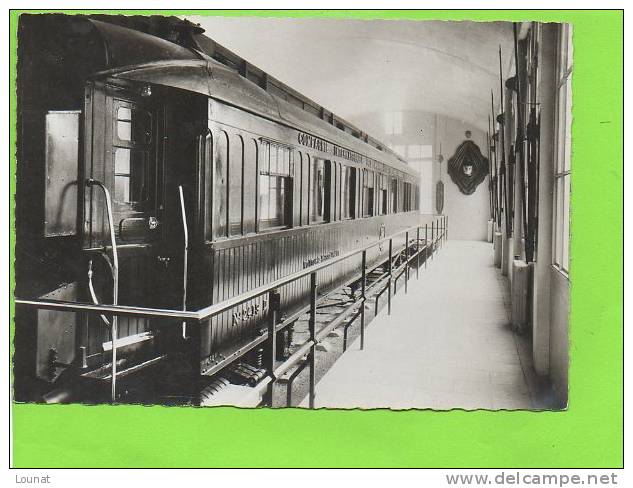 60 Forêt De COMPIEGNE : Le Wagon Du Maréchal Foch Où Fut Signé L´Armistice   Actuellement Dans Son Abri - Trains