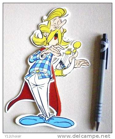 PERSONNAGE ARTICULE EN 3 ELEMENTS ASSURANCETOURIX 18,5 CM CHANT CHANTEUR LYRE MUSIQUE MUSICIEN FAMILLE D ASTERIX OBELIX - Asterix & Obelix