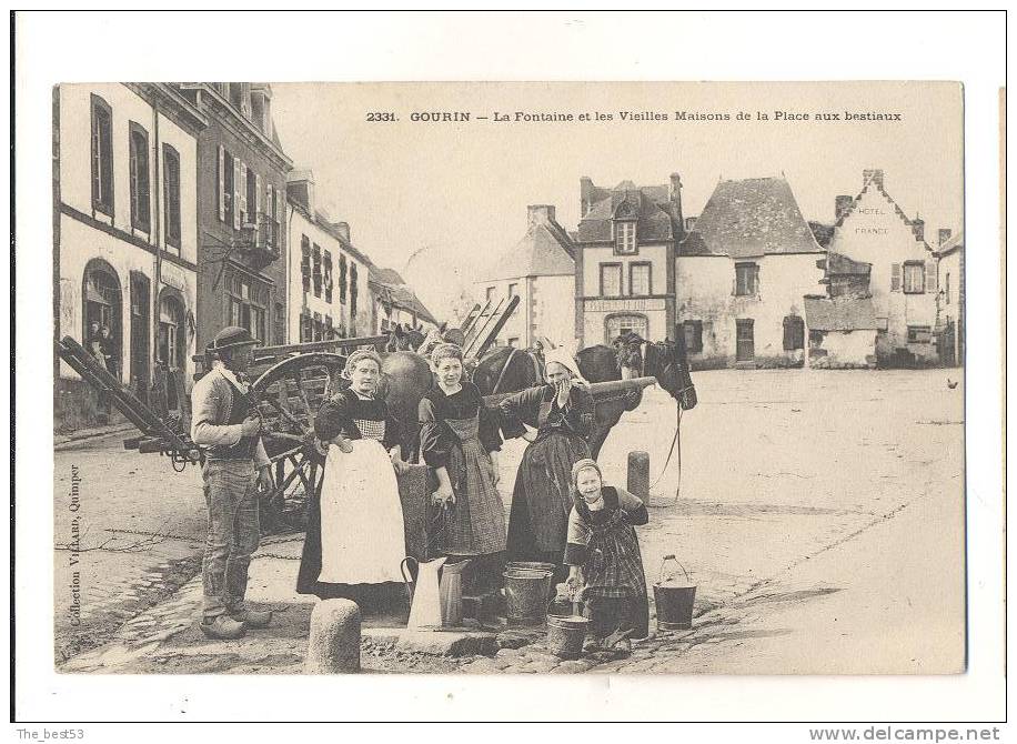 2331   -   Gourin   -   La Fontaine Et Les Vieilles Maisons De La Place Aux Bestiaux - Gourin