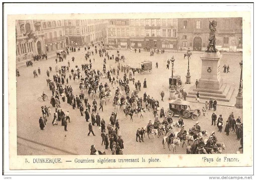 DUNKERQUE Goumiers Algeriens Traversant La Place - Manovre