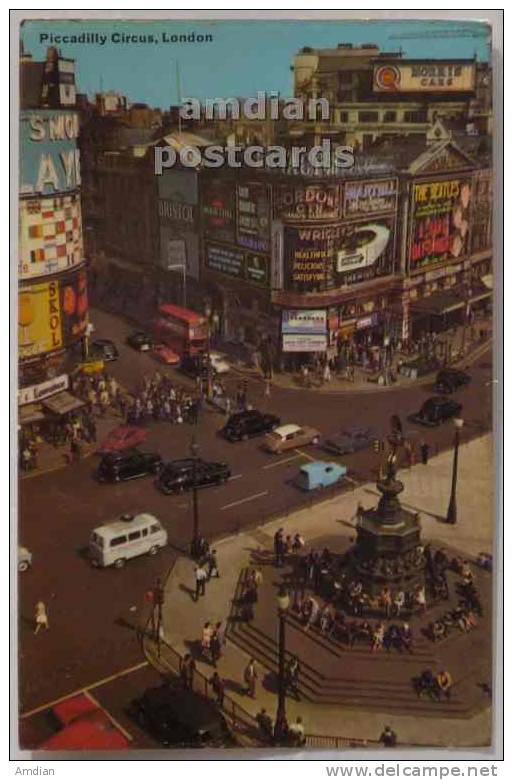 UK / London - Piccadilly Circus In The 1960's - Motor Cars & Advertising Signs - Old Postcard - Piccadilly Circus