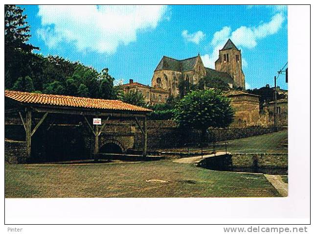 CELLES SUR BELLE - Le Lavoir Et L'église - Celles-sur-Belle