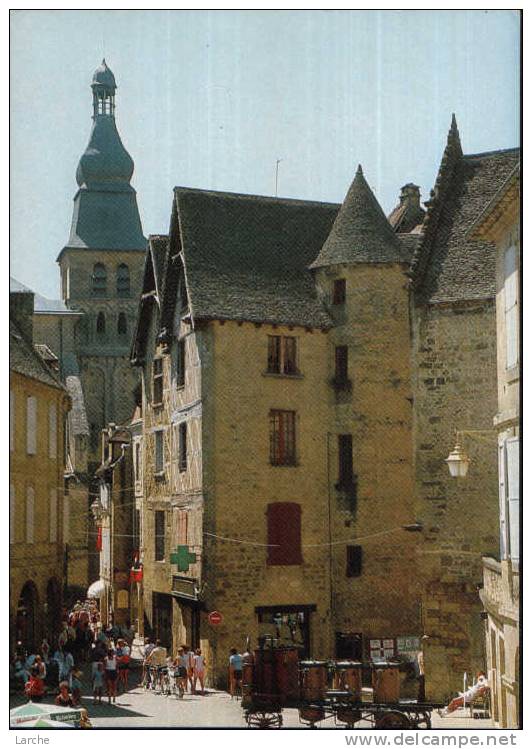 Dép. 24 - SARLAT. - Place De La Liberté. Editions D´art Yvon - Sarlat La Caneda