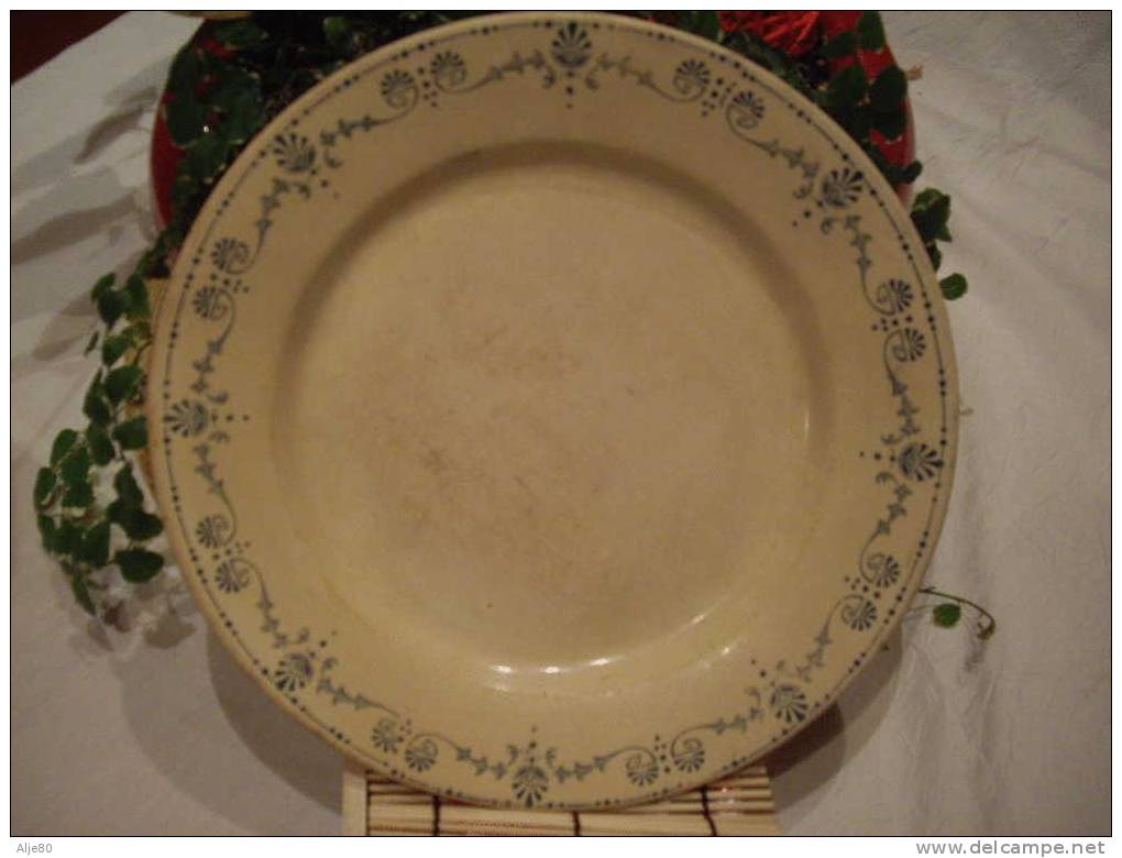 Assiette Porcelaine De Gien Terre De Fer Etrusque 1866 - Terre De Fer (FRA)