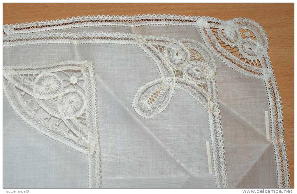 Real Lace Véritable Dentelle Lace - Pizzo -  BRUGES BRUGGE -  3 Mouchoirs Dans Leur Boîte D´origine - Encajes Y Tejidos