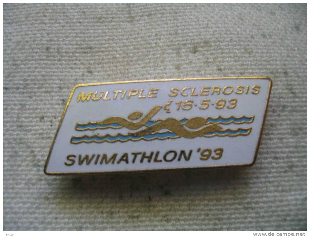 Pin´s Suisse, Theme Natation, Multiple Sclerosis (sclérose En Plaque) Swimathlon 16-5-93 - Schwimmen