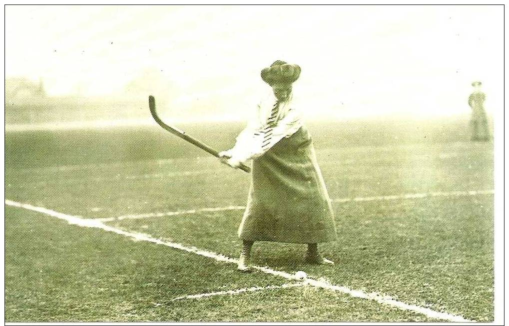 Nostalgia Series Postcard-Hockey Miss Balfour About To Strike The Ball 1911 - Autres & Non Classés