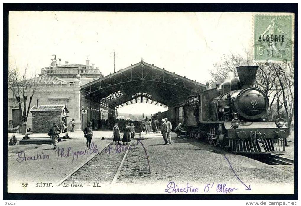 CPSM. ALGÉRIE. SÉTIF. La Gare.  "avec Train "  / Ed.LL. 52. - Gares - Avec Trains