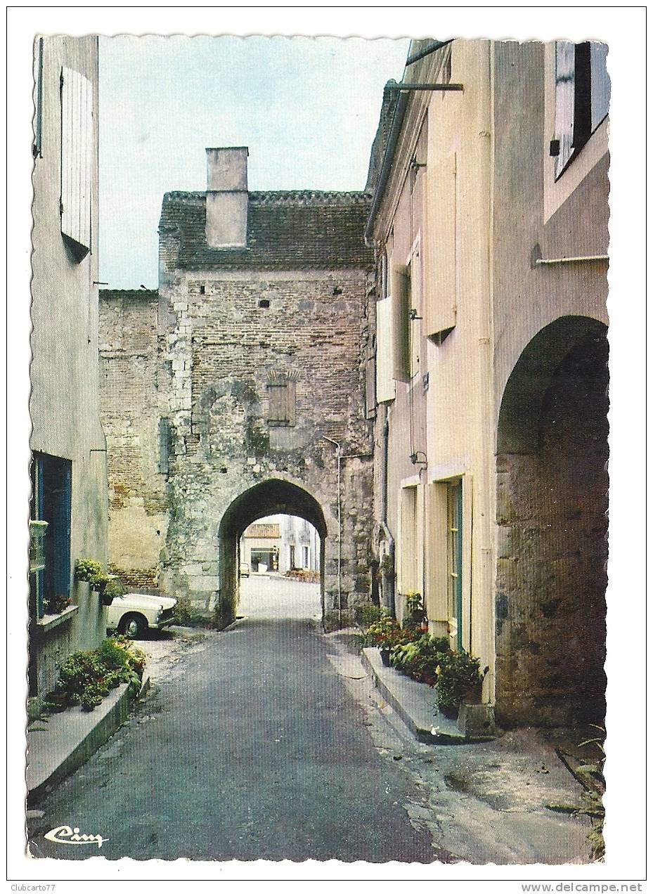 Penne (47) :La Rue Menant à La Porte De La Ville Env 1964. - Tonneins