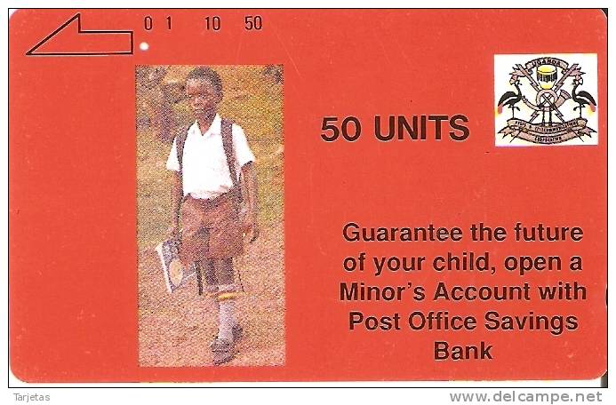 TARJETA DE UGANDA DE UN NIÑO QUE VA AL COLEGIO - Oeganda