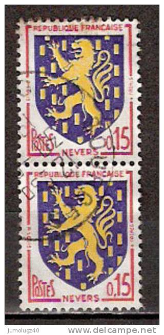 Timbre France Y&T N°1354 X2 (1) Obl. Paire Verticale Armoirie De Nevers.  0.15 F. Rouge, Bleu Foncé Et Jaune. - 1941-66 Armoiries Et Blasons