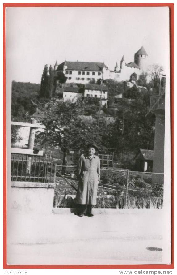 D014, Carte Photo, Foto Karte, Château, Schloss, Animée Avec Un Homme Prenant La Pose, Mann, Non Circulée - Renan