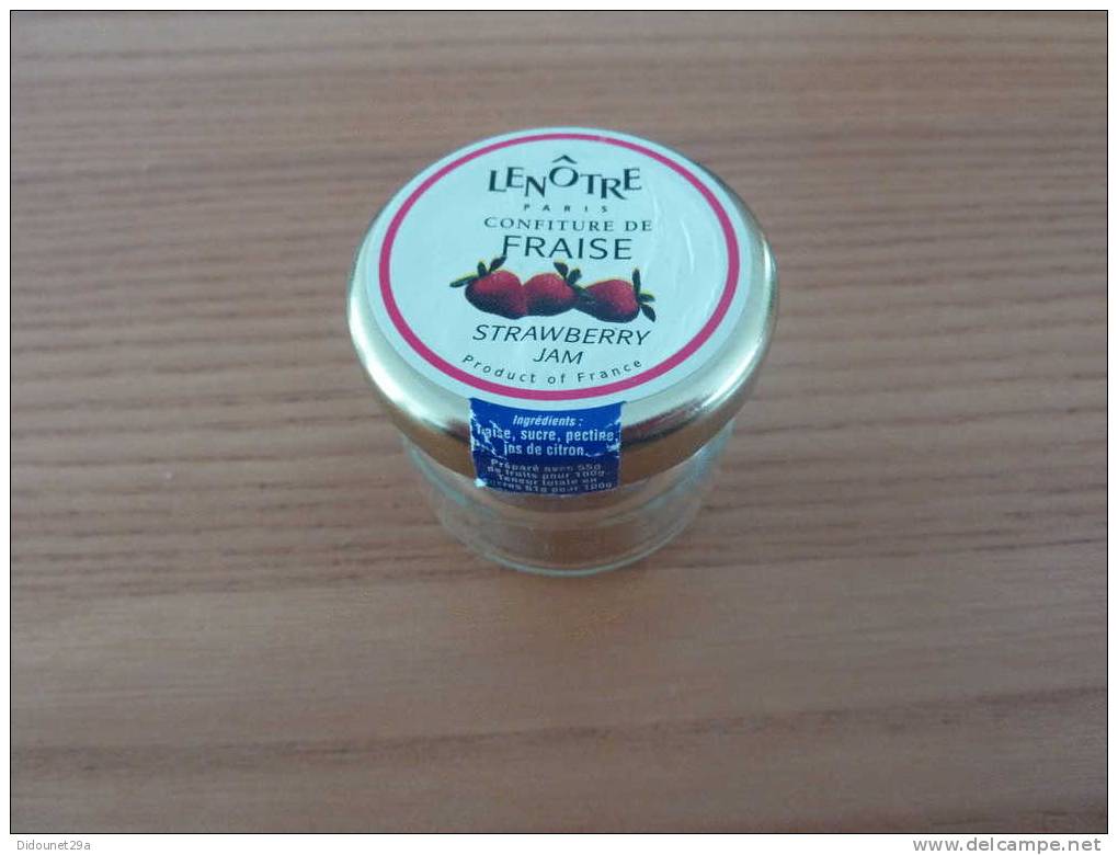 Pot De Confiture Miniature En Verre "FRAISE - LE NOTRE" 4x4cm (vide) - Other & Unclassified