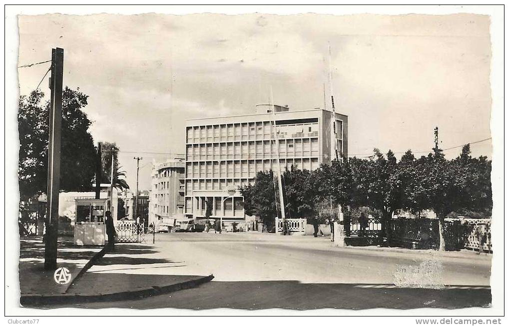 Mostaganem (Algérie) : Avenue Anatole France Au Niveau Du Passage à Niveau Et Hôtel Des Finances Env 1961(animée). - Mostaganem