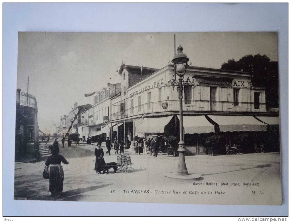 TONNEINS  (Lot-et-Garonne)  :    Grande Rue Et Café De La Paix  (avec Voiture à CHIEN) XX - Tonneins