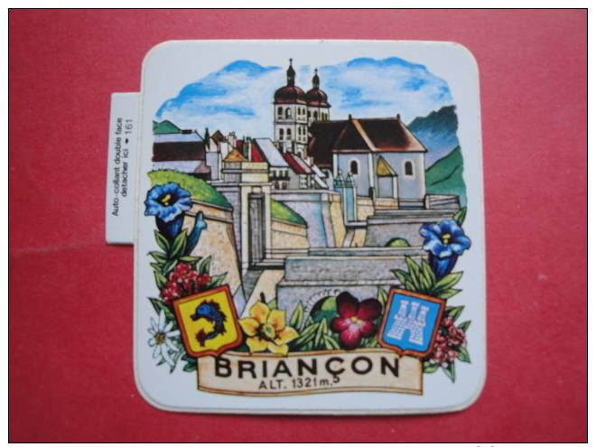 BLASON ADHESIF AUTO COLLANT DOUBLE FACE BRIANçON  . FEURS .CHATEAU - Obj. 'Souvenir De'