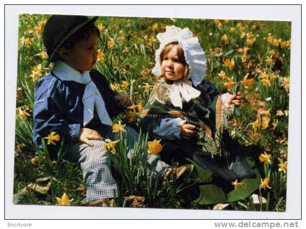 Cpm Souvenir Des Vosges Pays Des Jonquilles Couple Enfants Costume - Mage - Lorraine