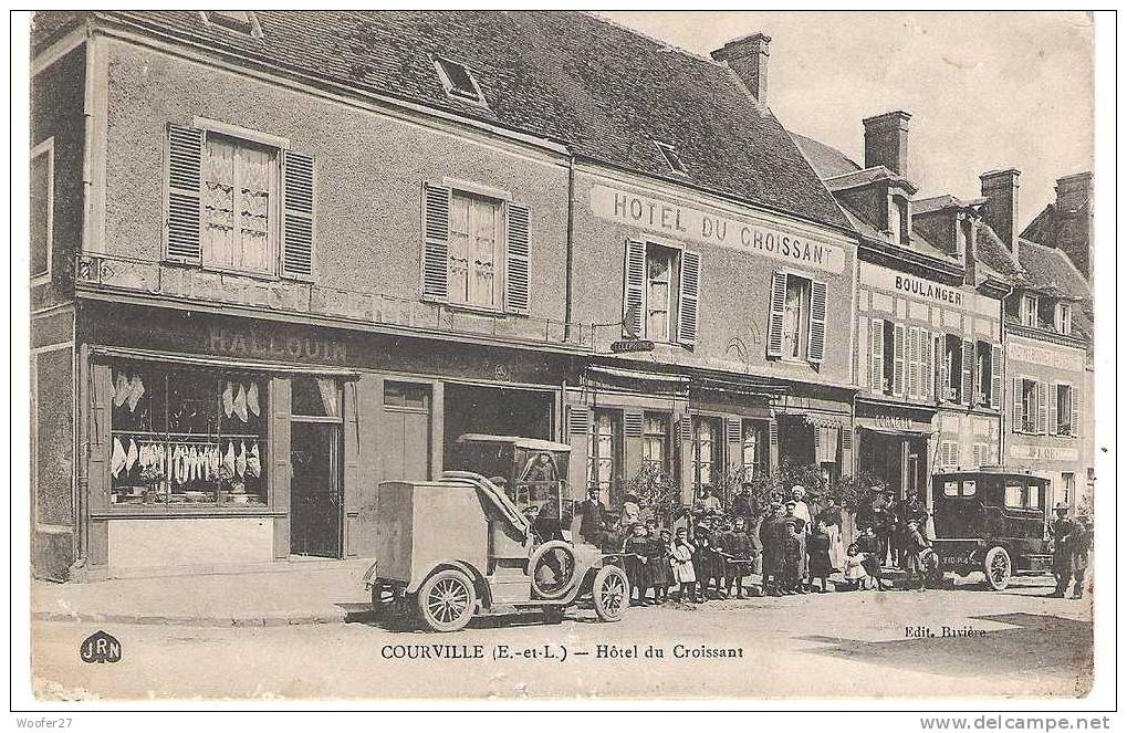 COURVILLE    Hotel Du Croissant Avec Les Employés Et Deux Belles Voitures - Courville