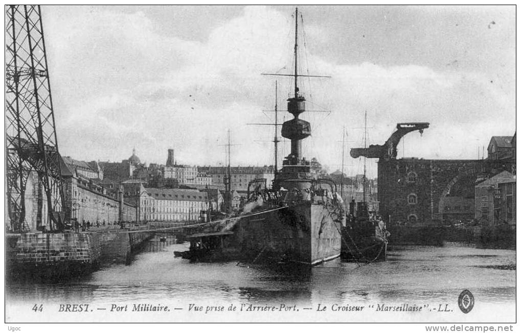 CPA - 29 - BREST - Port Militaire - Vue Prise De L'arrière-port - Le Croiseur " Marseillaise " - 010 - Brest