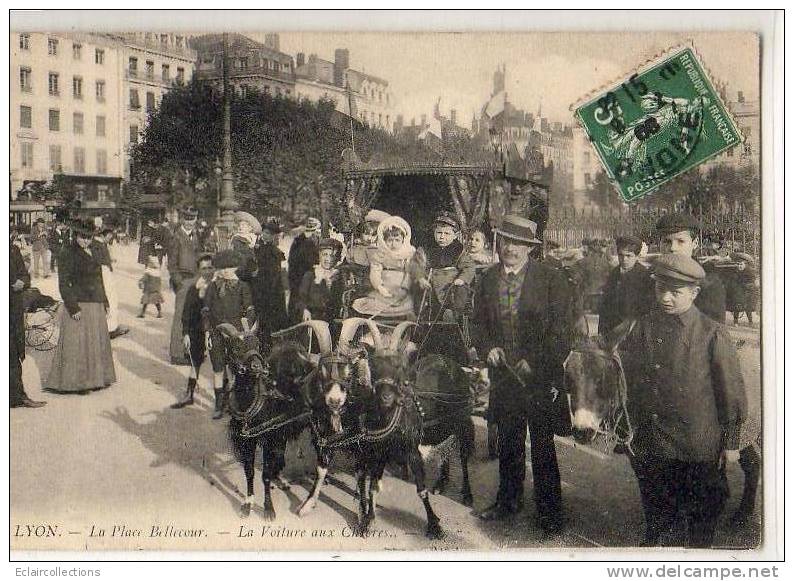 Lyon......Place Bellecour.. La Voiture Aux Chèvres .... - Autres & Non Classés