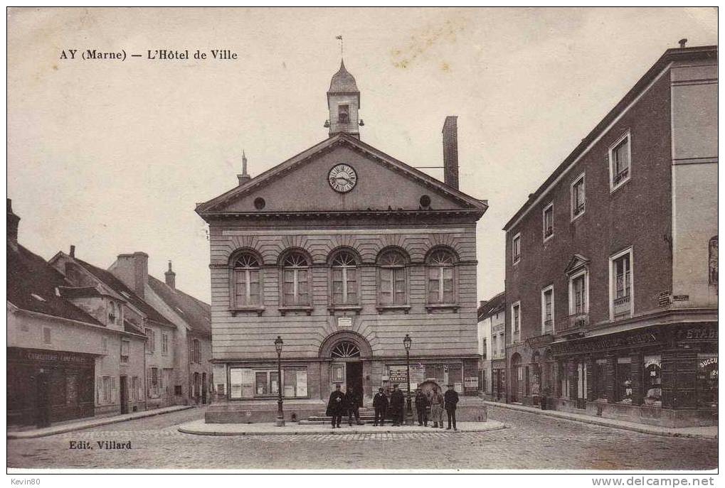 51 AY L'Hôtel De Ville Cpa Animée - Ay En Champagne