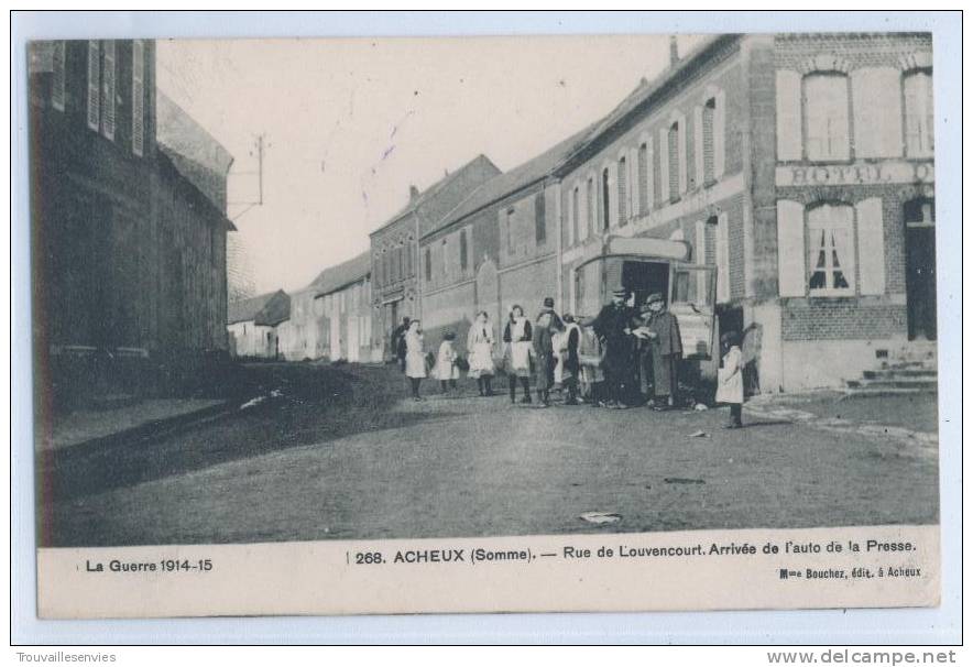268. ACHEUX - RUE DE LOUVENCOURT - ARRIVEE DE L'AUTO DE LA PRESSE - Guerre 1914-15 - Acheux En Amienois