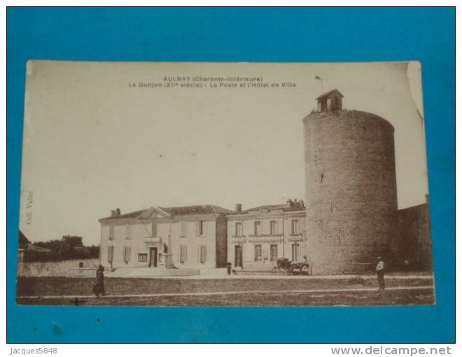 17) Aulnay - Le Donjon ( XII ém Siècle ) La Poste Et L'hotel De Ville - Année 1940 -  EDIT - - Aulnay